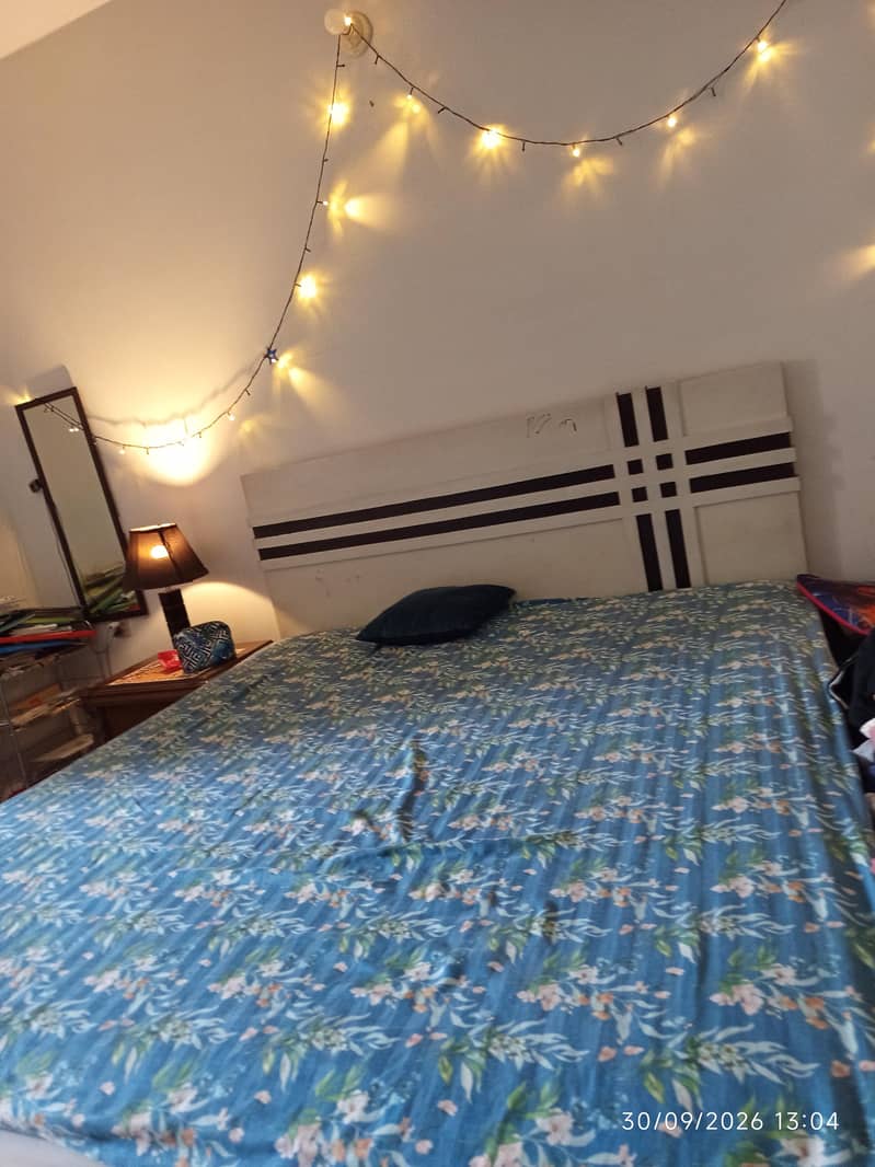 King size bed 1