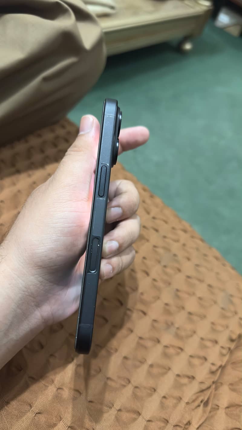 Apple iPhone 16 1
