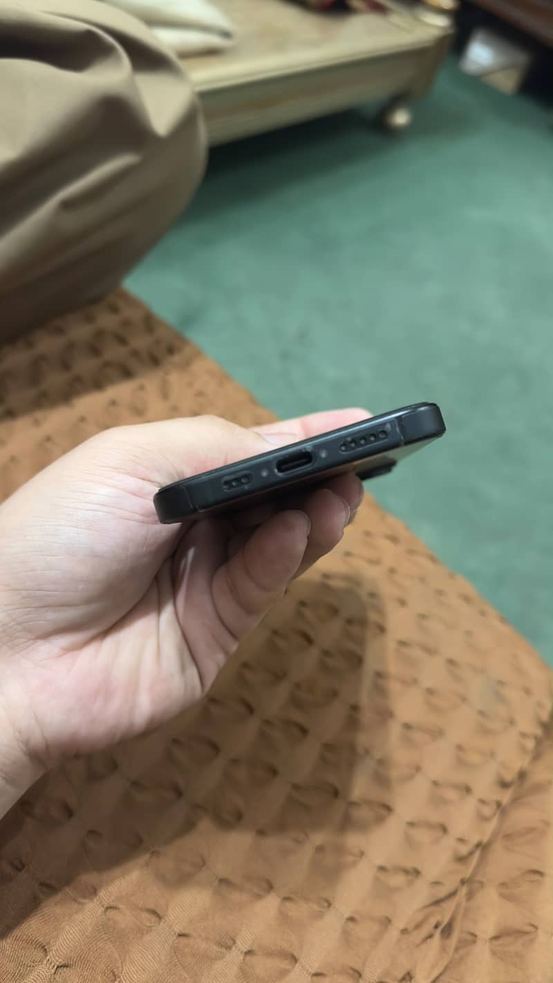 Apple iPhone 16 2