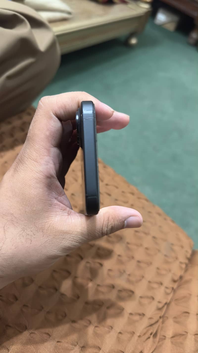 Apple iPhone 16 3