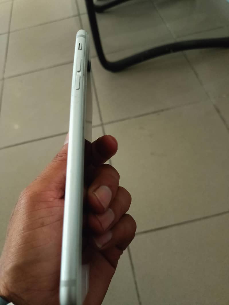 Apple iPhone 6 Plus 4