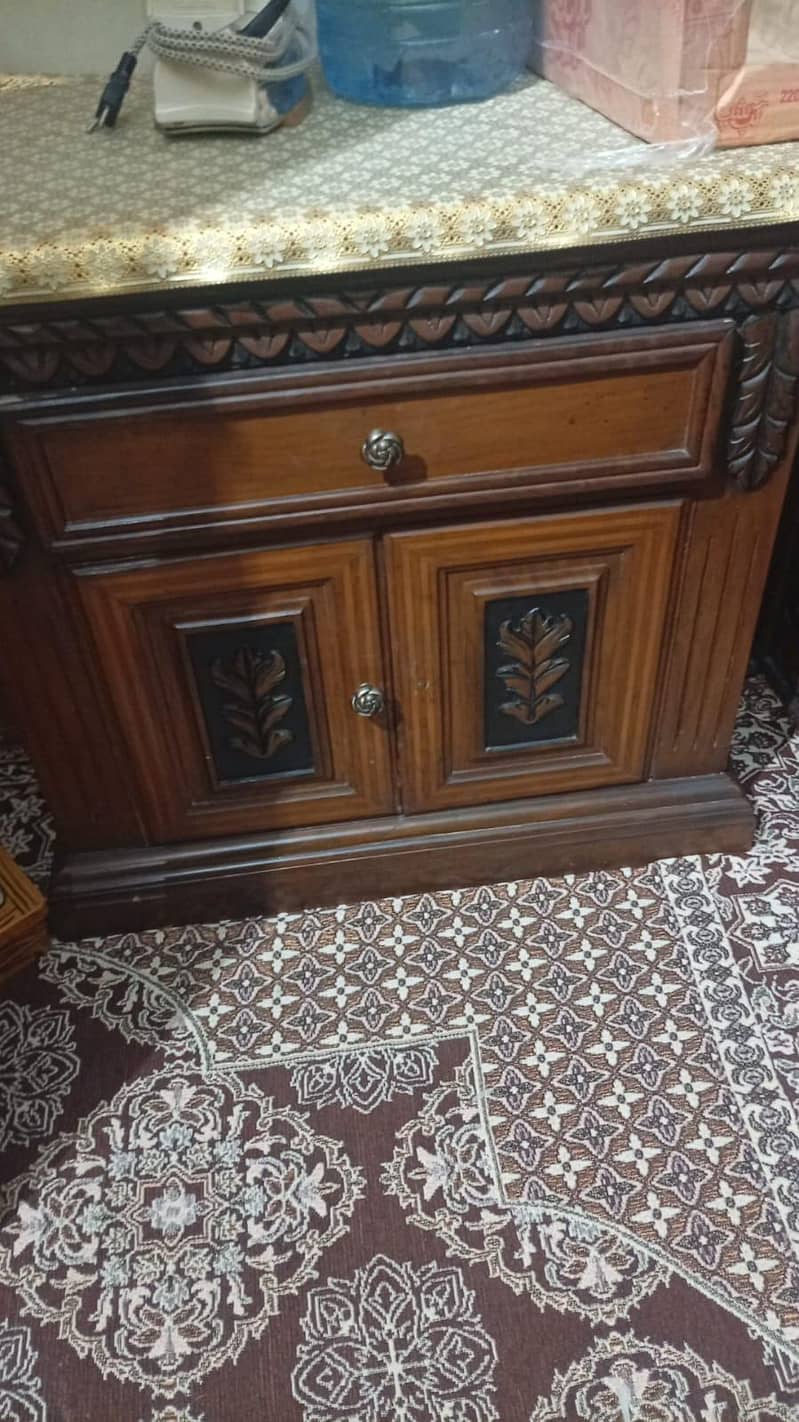 Bed set side table dressing wardrobe . 1