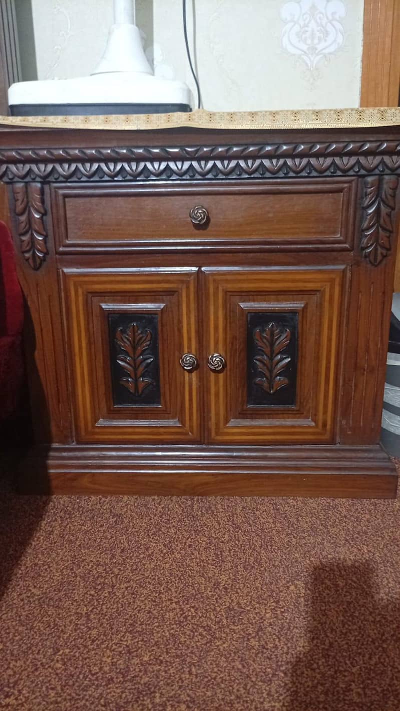 Bed set side table dressing wardrobe . 2