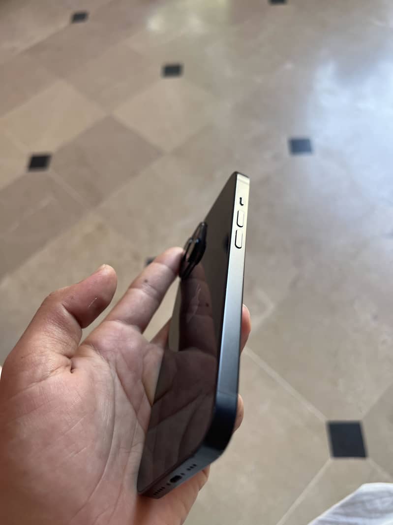 Apple iPhone 14 3