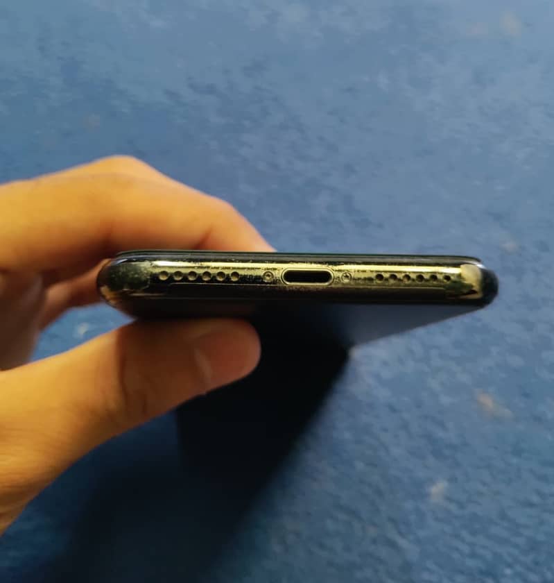 Apple iPhone X 3