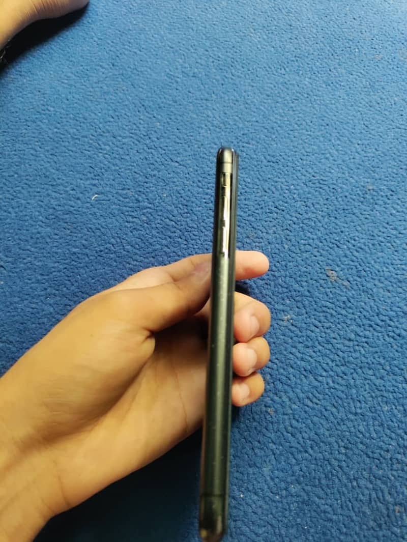 Apple iPhone X 4
