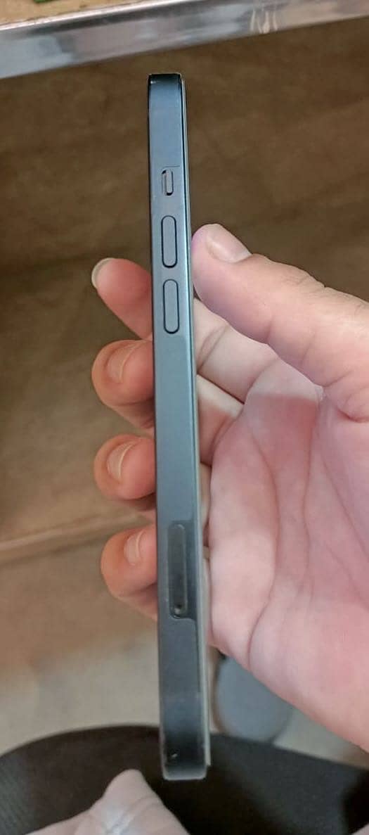 Apple iPhone 13 1