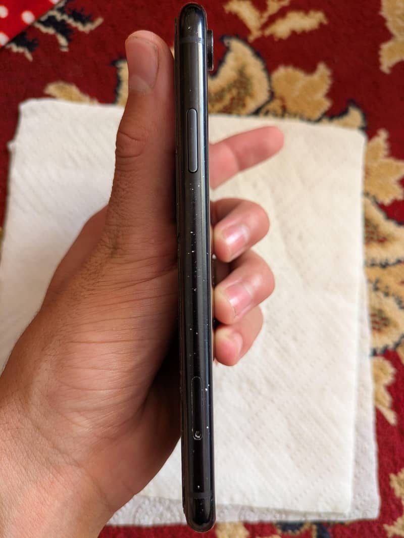 Apple iPhone XR 4