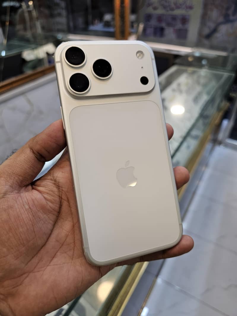 Apple iPhone 17 Pro Max 0