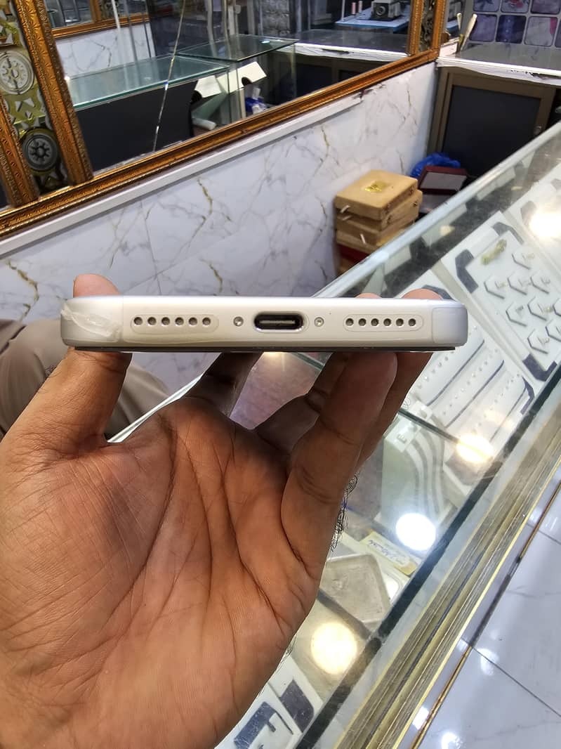 Apple iPhone 17 Pro Max 4