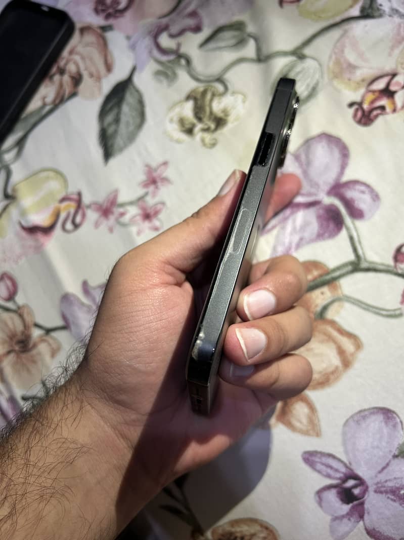 Apple iPhone 13 Pro 8