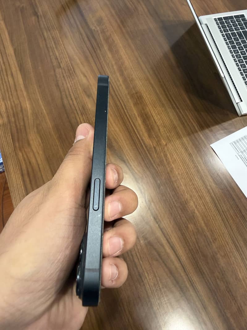 Apple iPhone 14 4
