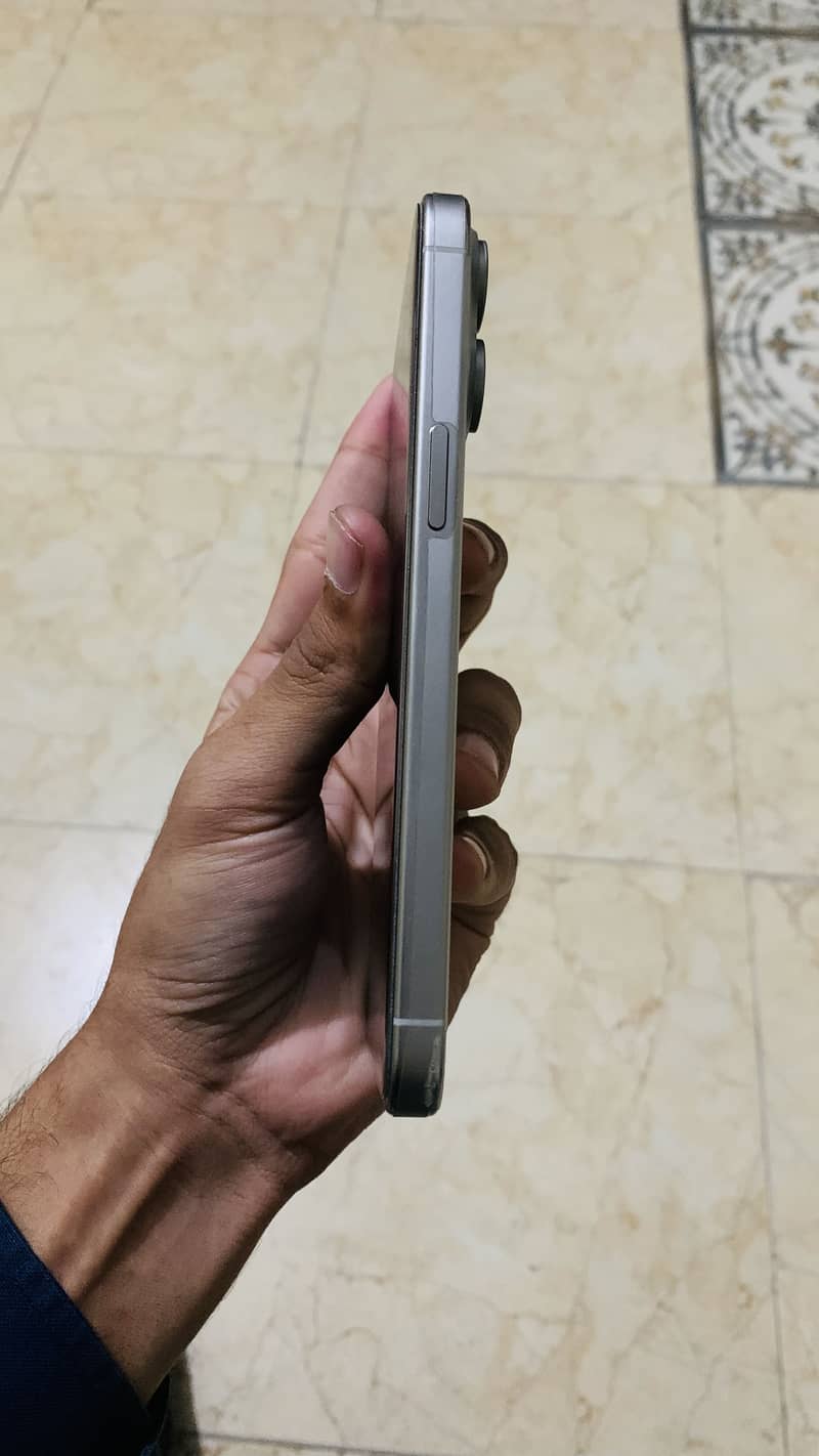 Apple iPhone 15 Pro Max 1