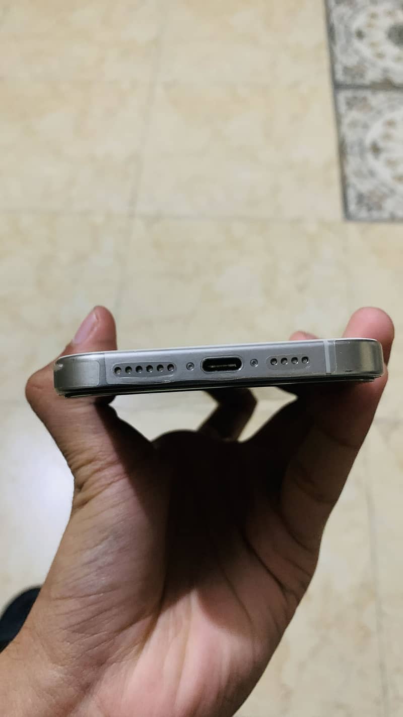 Apple iPhone 15 Pro Max 2