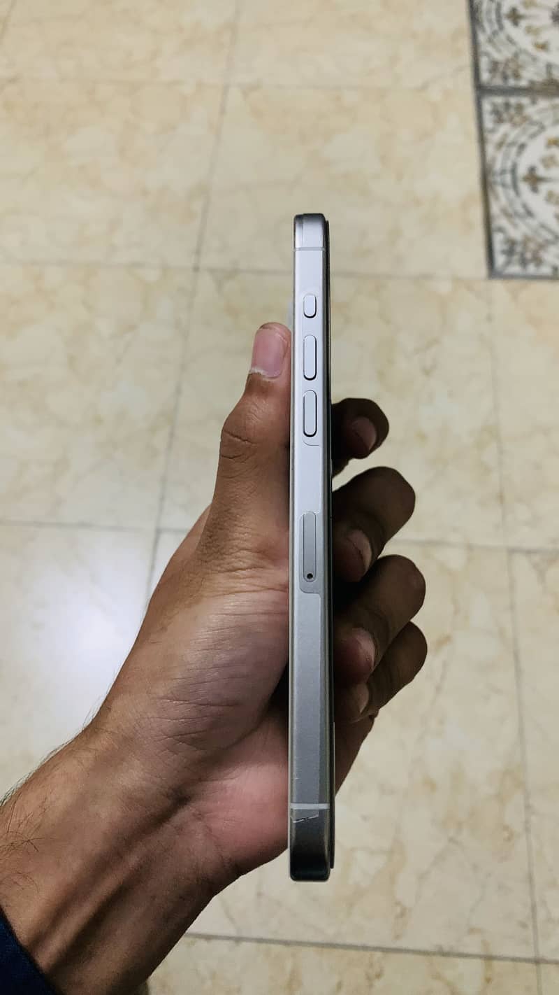 Apple iPhone 15 Pro Max 4