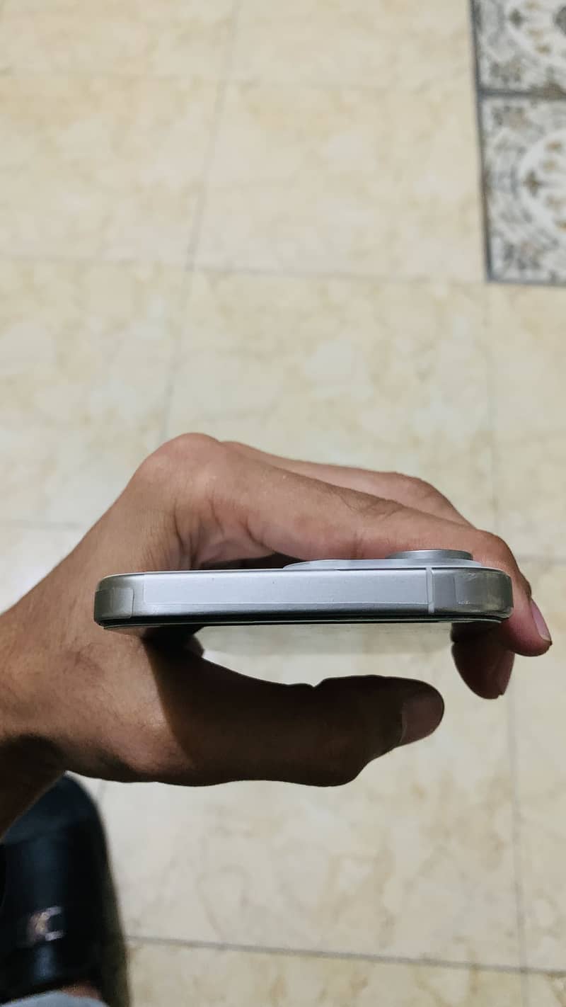 Apple iPhone 15 Pro Max 5