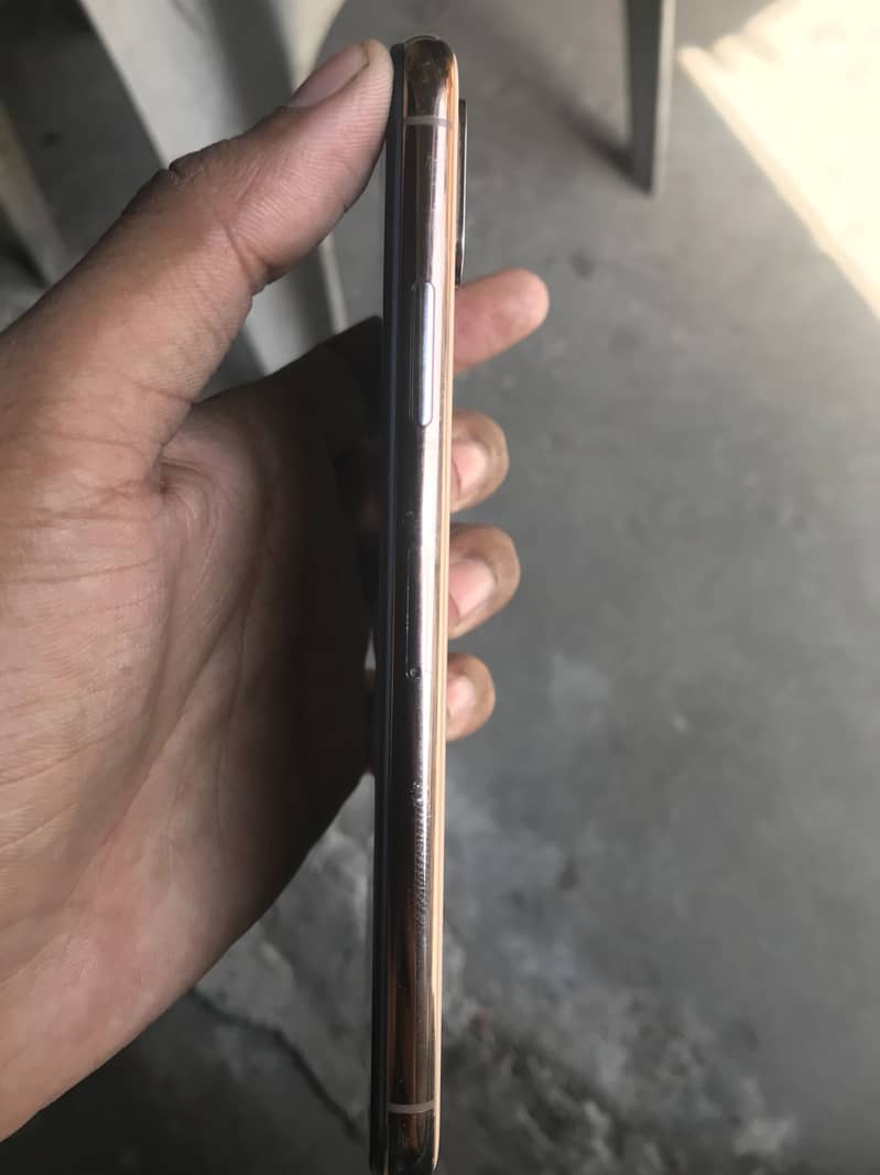 Apple iPhone XS 3