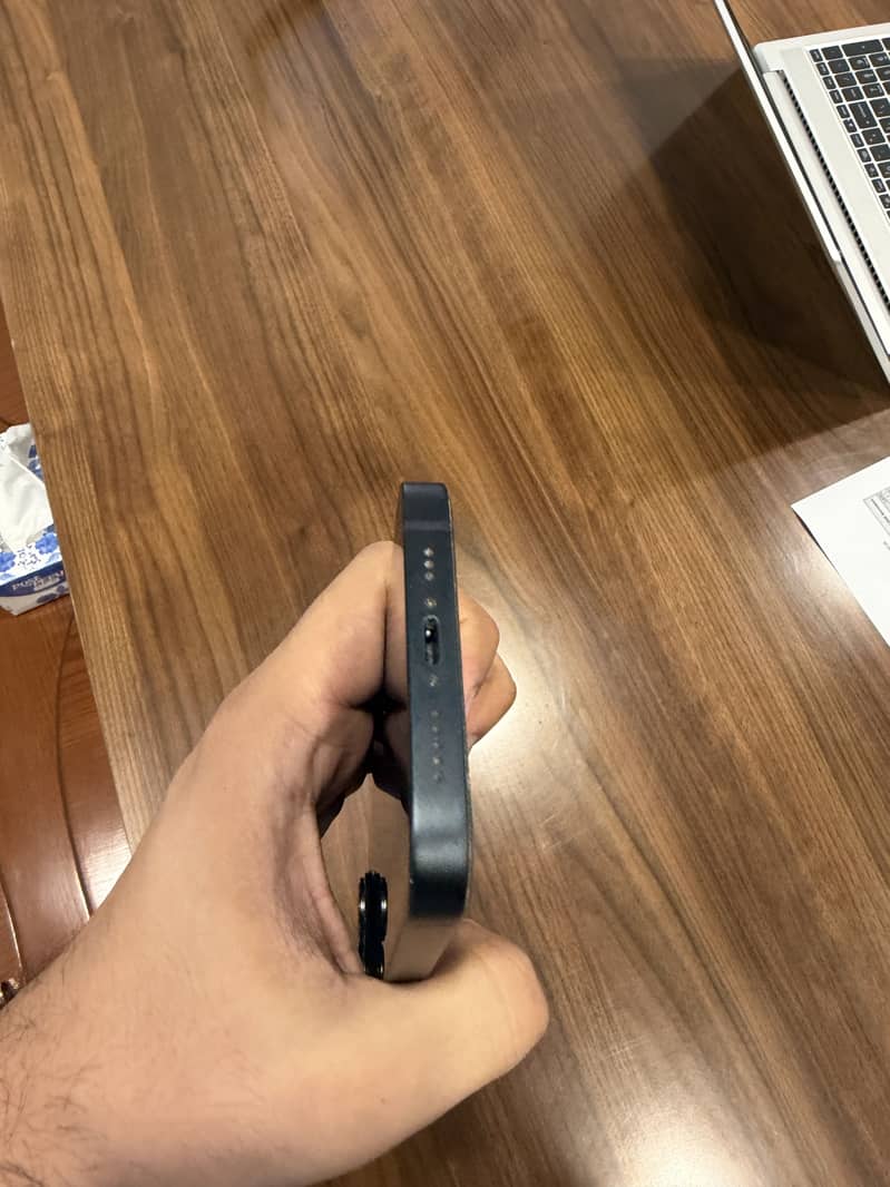 Apple iPhone 14 3