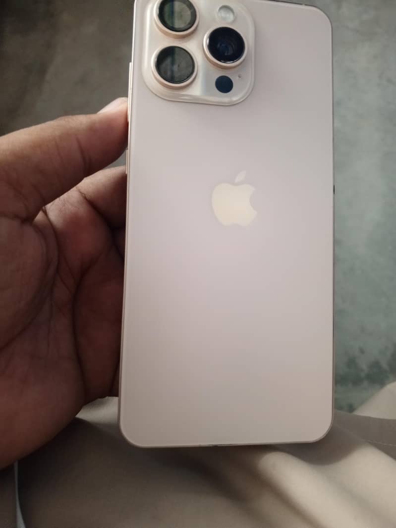 Apple iPhone 16 Pro Max 2