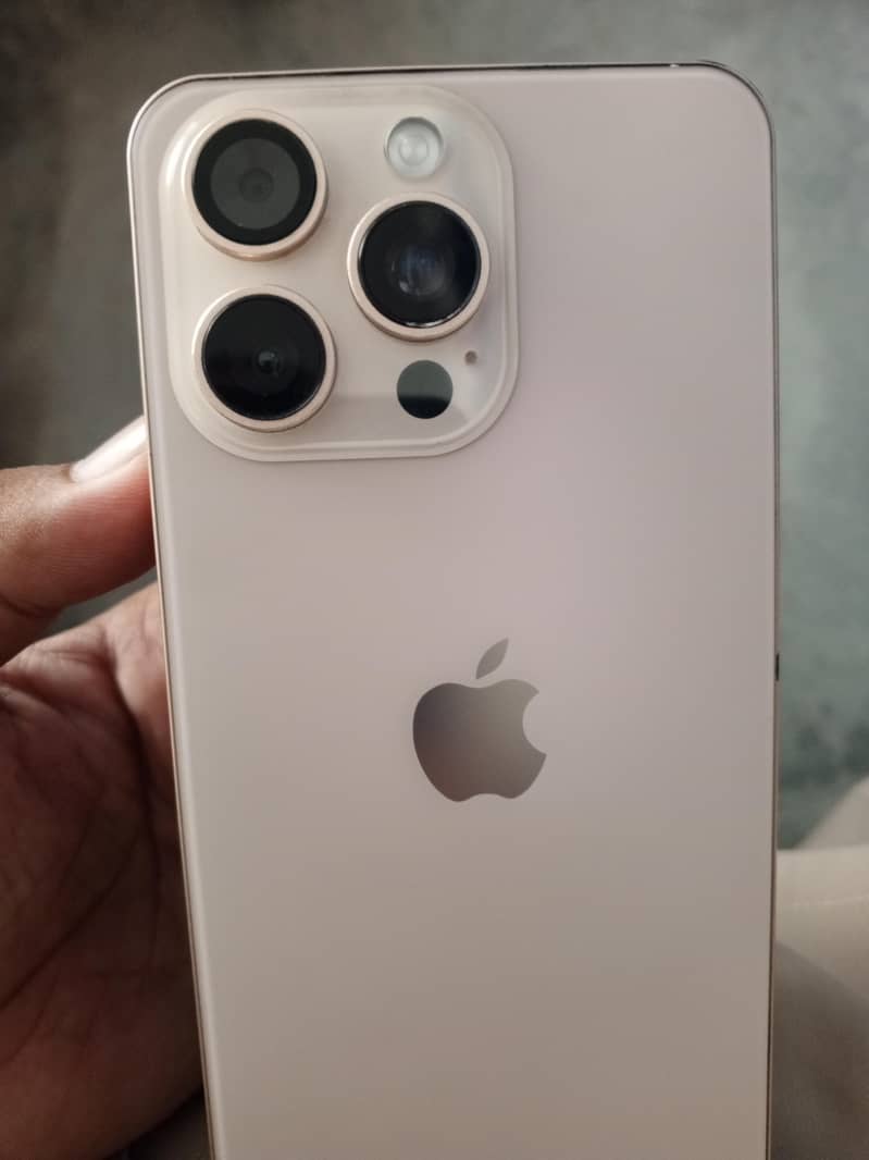 Apple iPhone 16 Pro Max 3