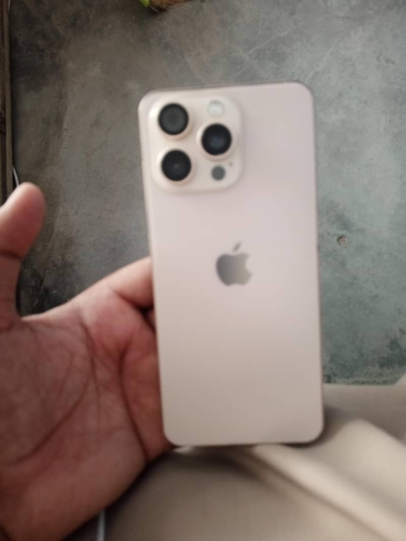 Apple iPhone 16 Pro Max 6