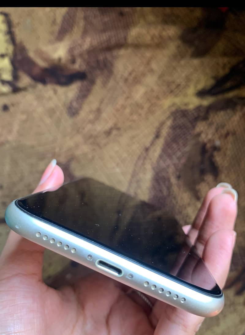 Apple iPhone 11 3