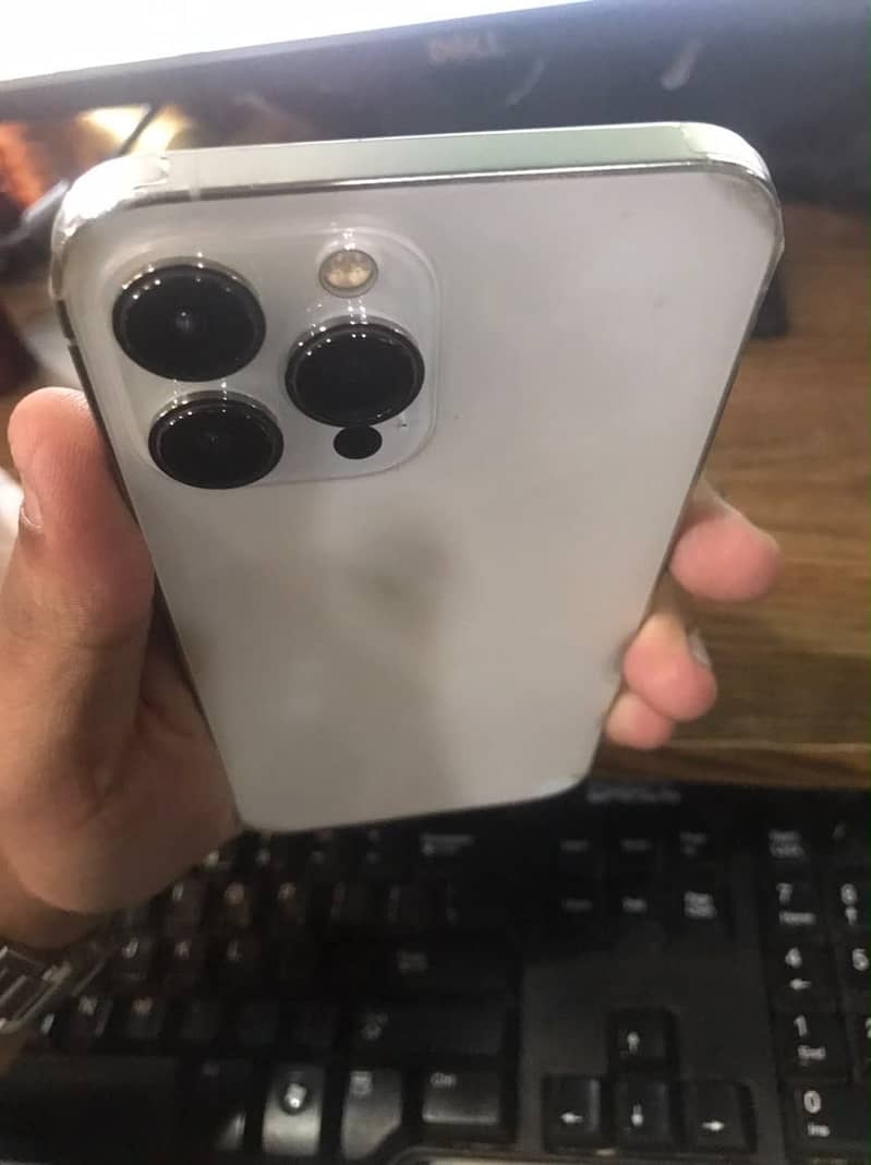 Apple iPhone 13 Pro Max 3