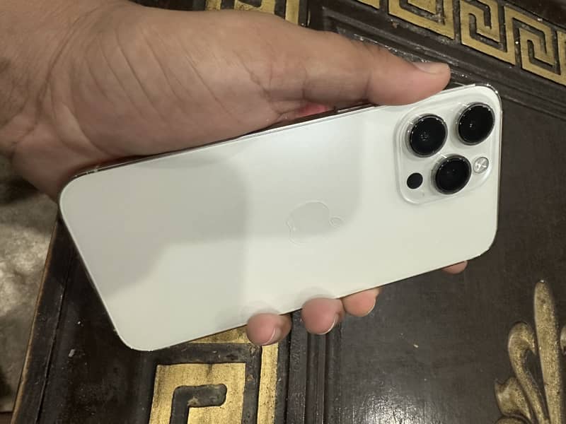 Apple iPhone 14 Pro Max 1