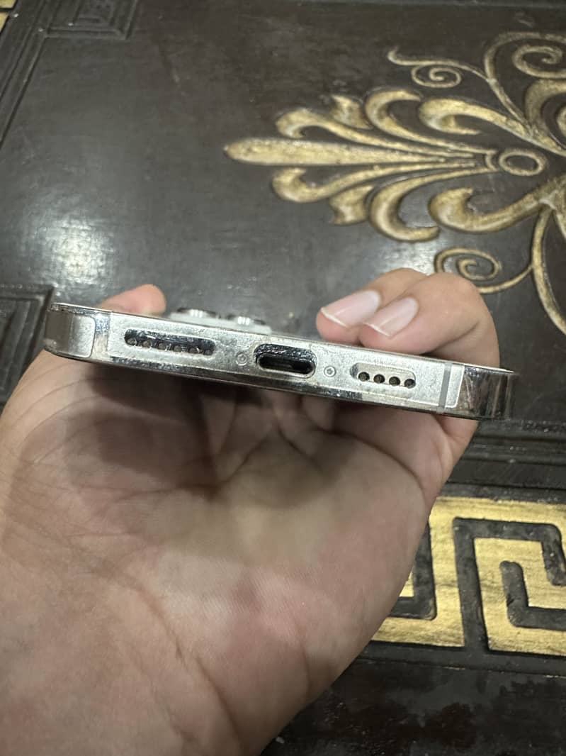 Apple iPhone 14 Pro Max 3