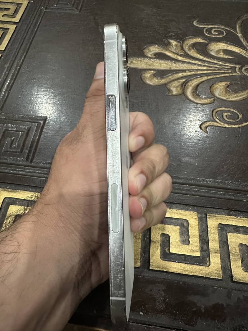 Apple iPhone 14 Pro Max 4