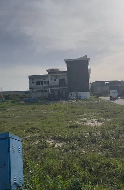 University Town Block A 35*65 Cornar Plot For Sale 50% Land Cleared Plot For Sale