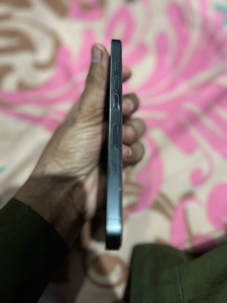 Apple iPhone 13 Pro 4