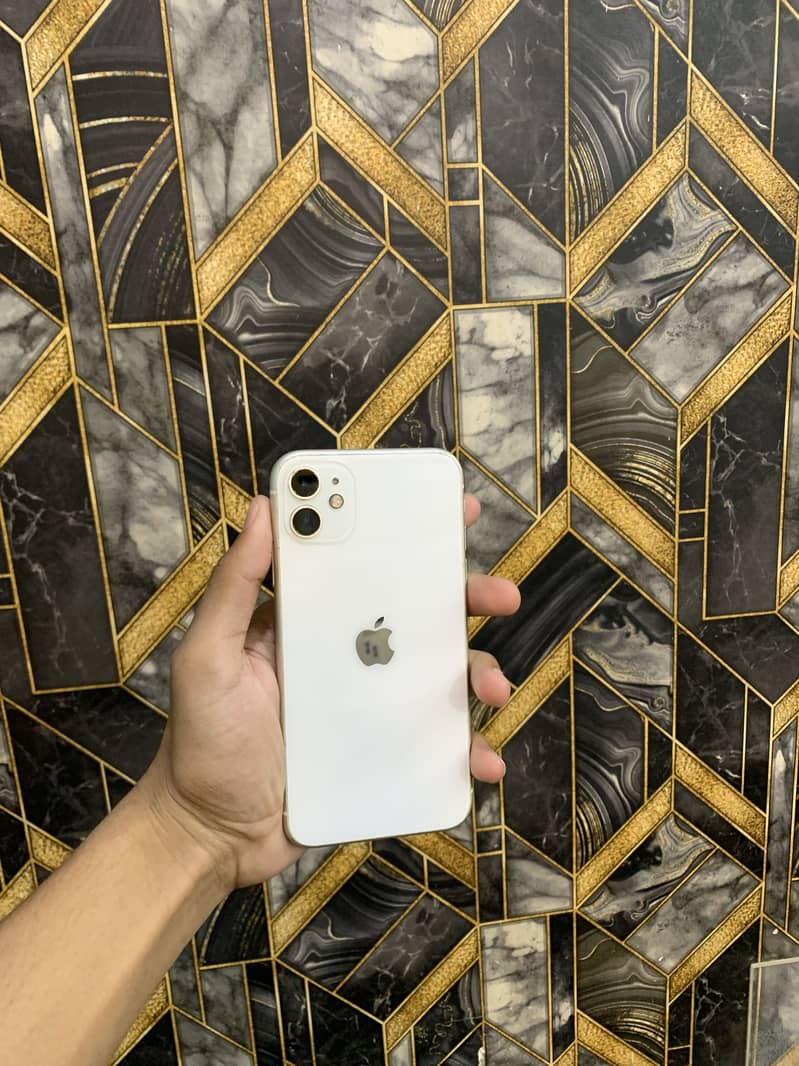 Apple iPhone 11 4