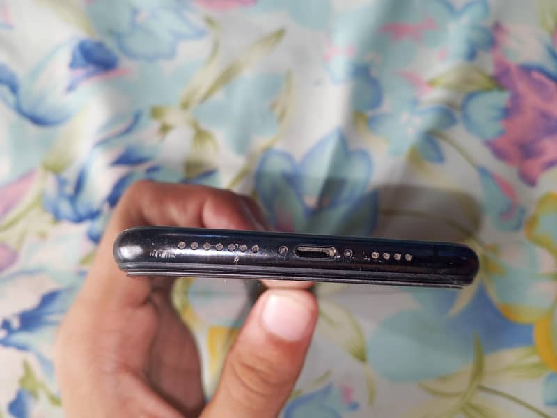 iphone 11 pro max 4