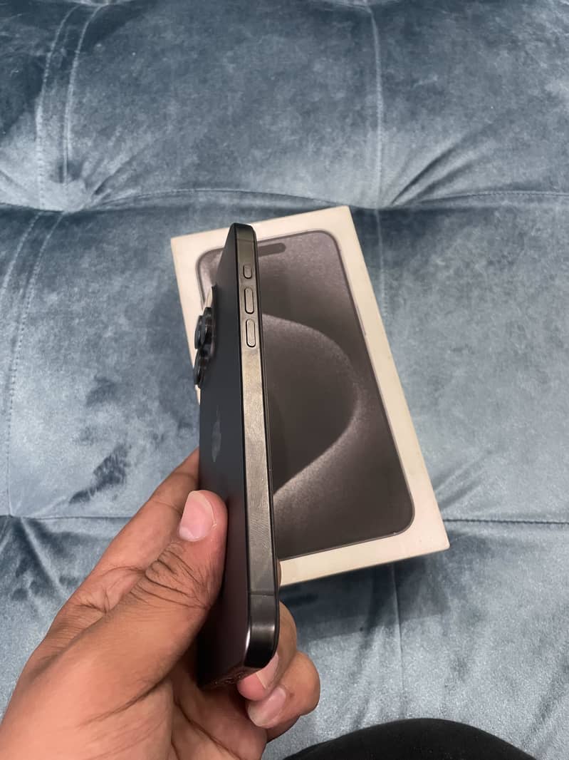 Apple iPhone 15 Pro Max 2