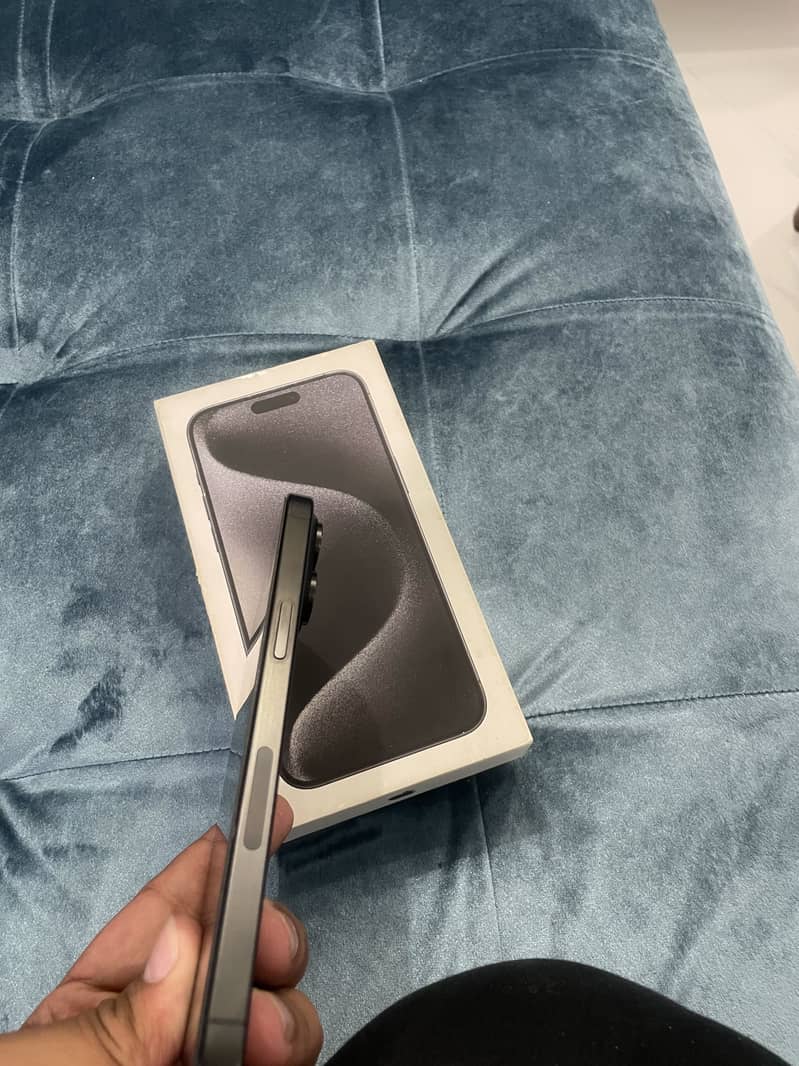 Apple iPhone 15 Pro Max 3