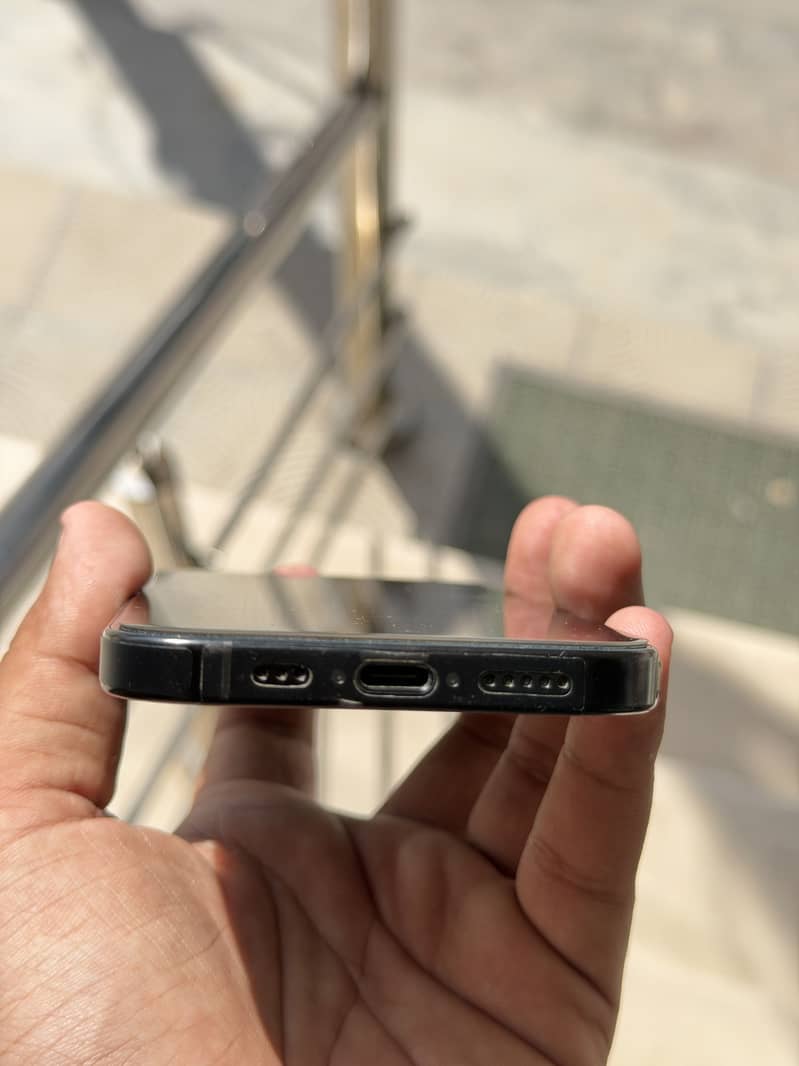 Apple iPhone 16 Pro 3