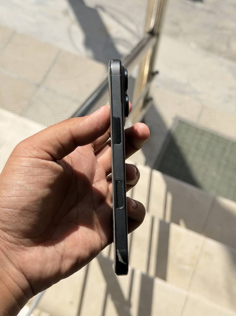 Apple iPhone 16 Pro 4