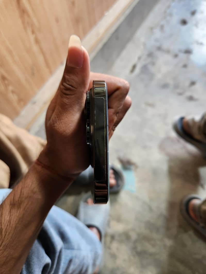 Apple iPhone 14 Pro Max 3