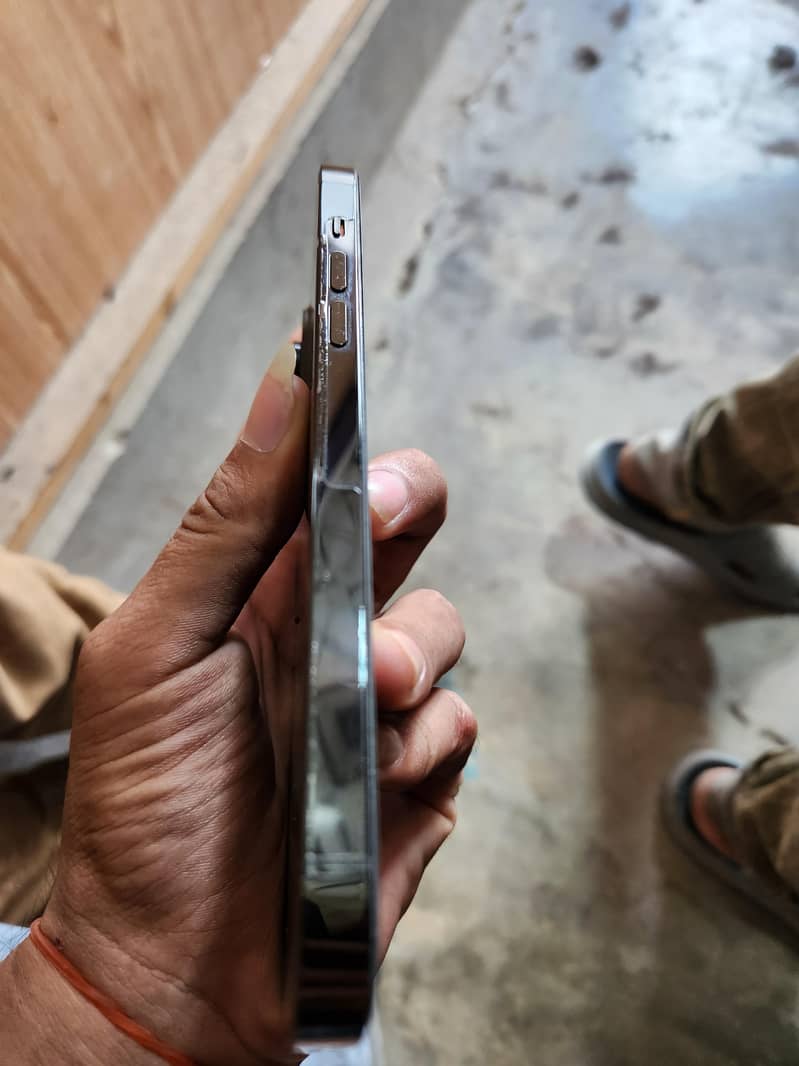Apple iPhone 14 Pro Max 4