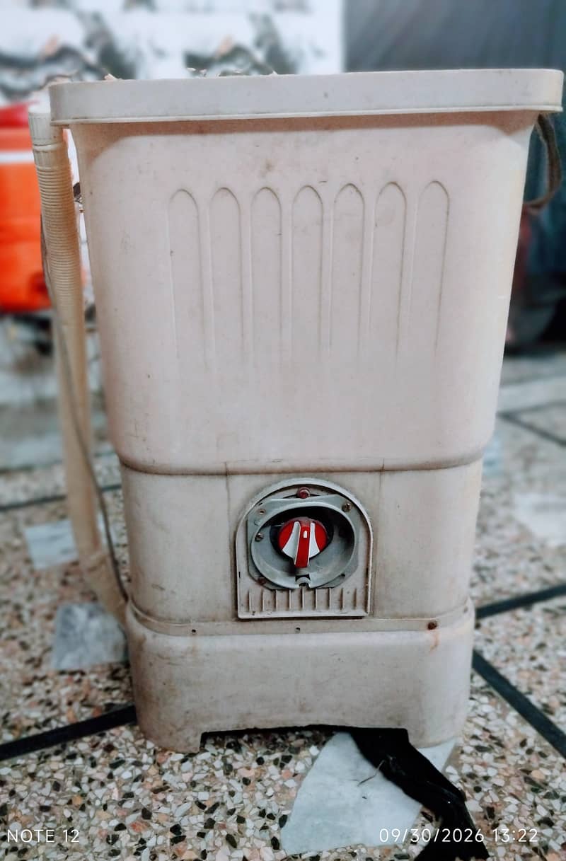 Washing machine 10/10 condition 2