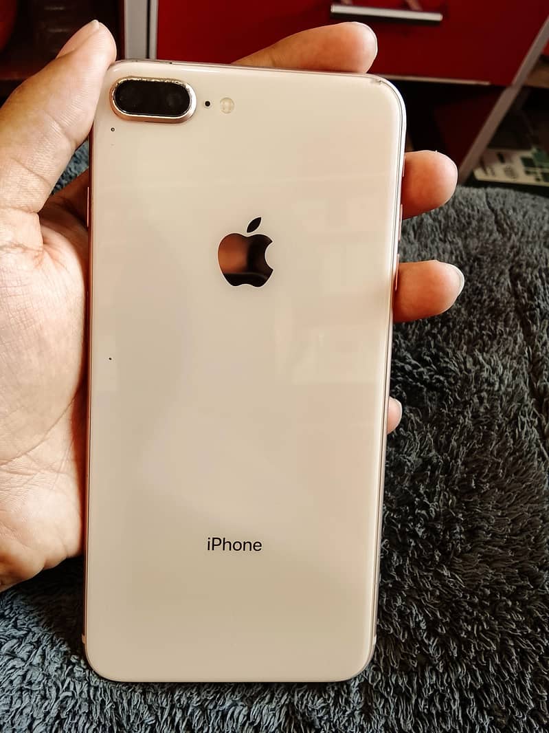 Apple iPhone 8 Plus 1