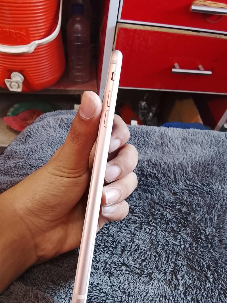 Apple iPhone 8 Plus 3