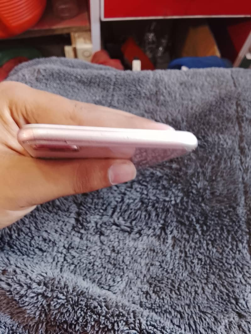 Apple iPhone 8 Plus 4