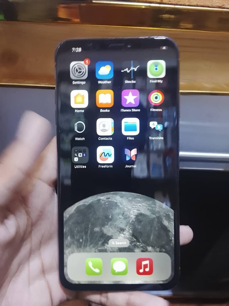 Apple iPhone XS Max 3