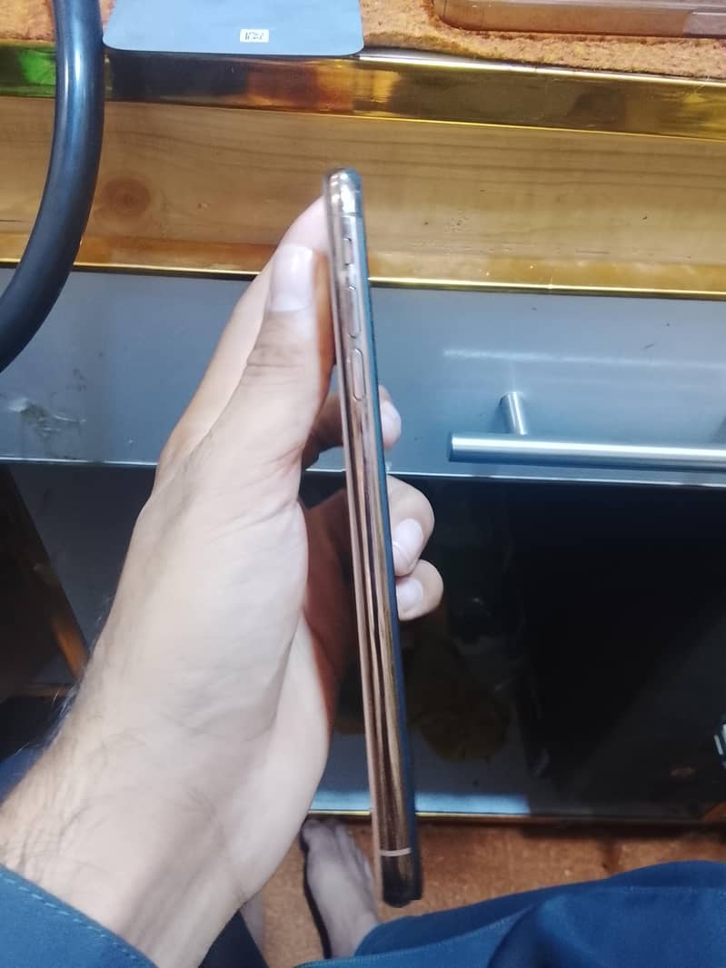 Apple iPhone XS Max 5