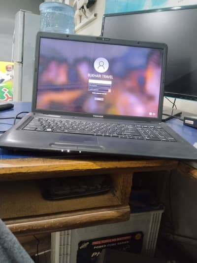 Toshiba Satellite Pro– 17" Large Screen Core i3 / 4GB/128 SSD Theatre
