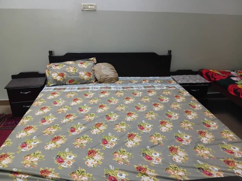 solid tahli wood bed 0