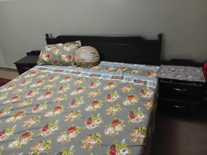 solid tahli wood bed 1