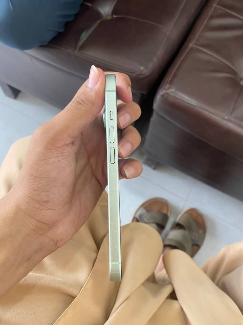 Apple iPhone 15 4